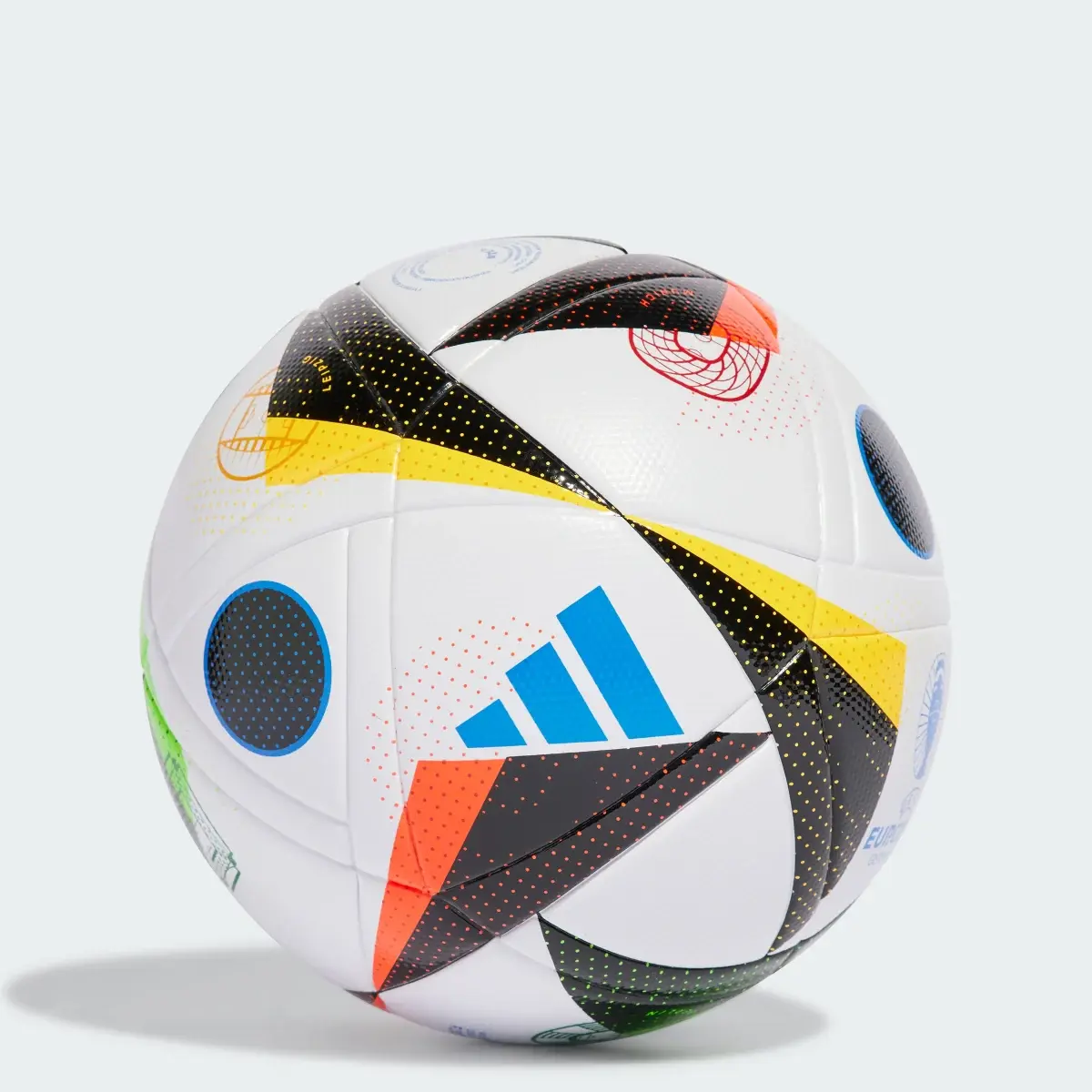 Adidas Fussballliebe League Ball. 1