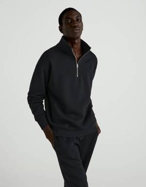 Dik Yaka Yarım Fermuarlı Sweatshirt