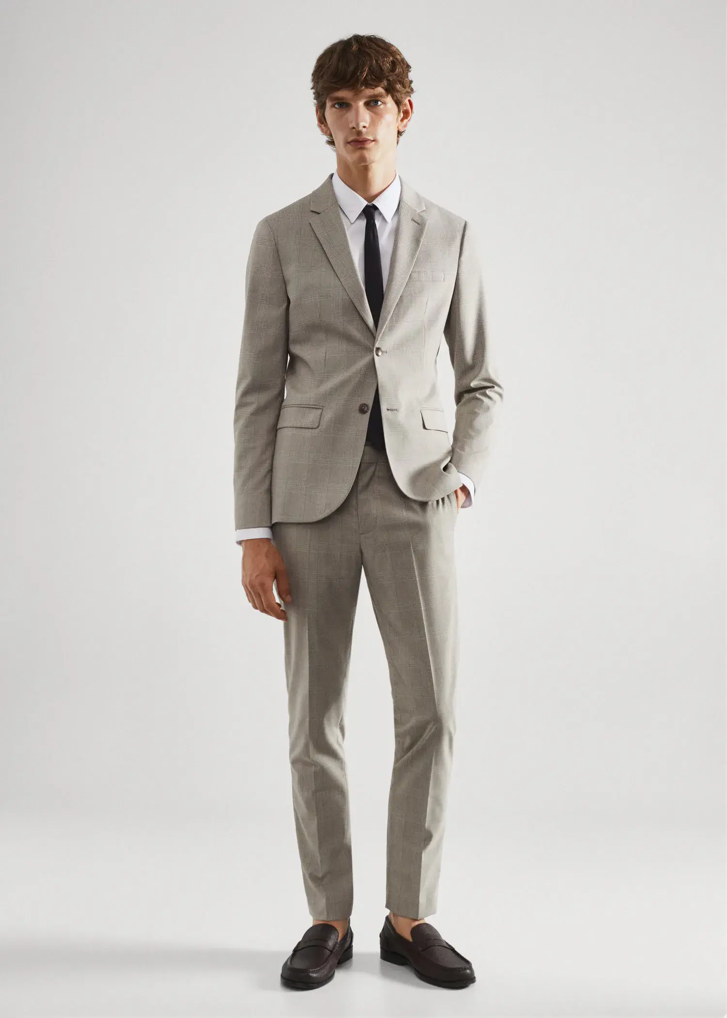 Mango Super slim-fit printed suit blazer . a man wearing a suit and tie standing in a room. 