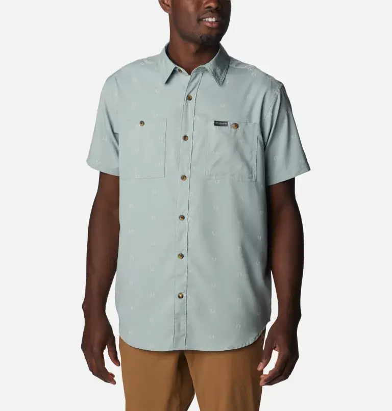 Columbia Men's Utilizer™ Printed Woven Short Sleeve Shirt. 2