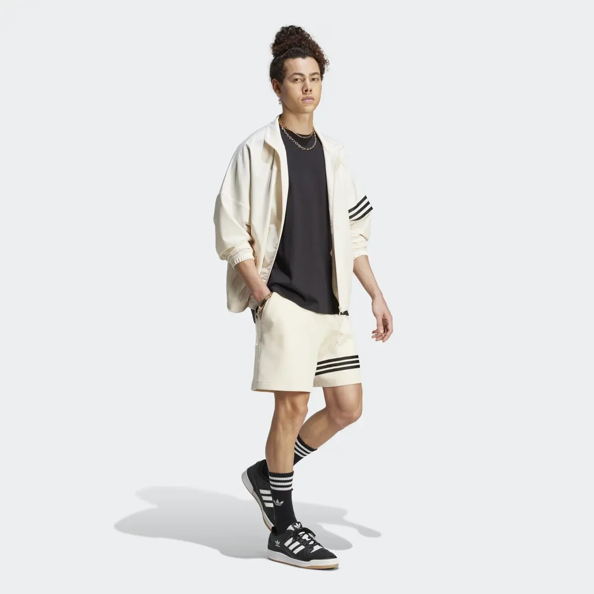 Adidas Adicolor Neuclassics Shorts. 3
