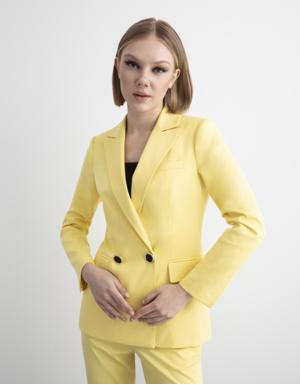 Havuç Pantolonlu ve Kruvaze Kapamalı Ceketli Sarı Takım Elbise