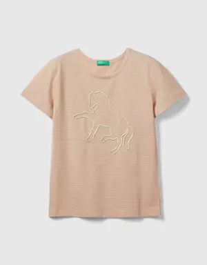 t-shirt with cord embroidery