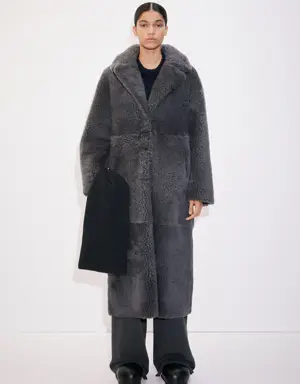 Reversible sheepskin fur-effect coat