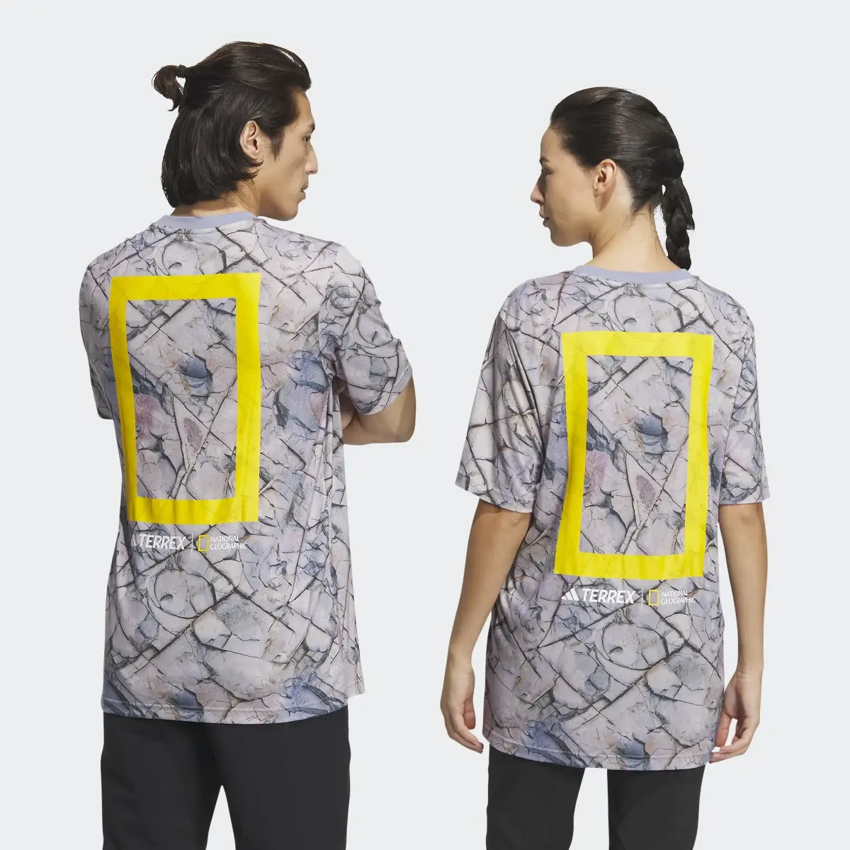 Adidas National Geographic Graphic Tencel Kısa Kollu Tişört (Unisex). 2