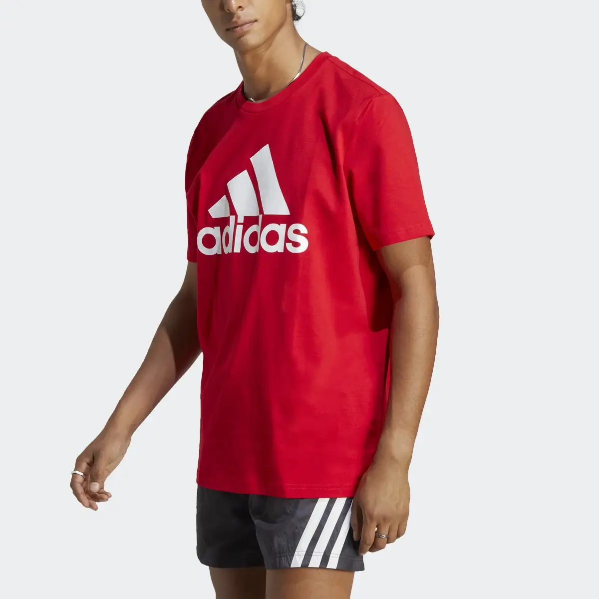 Adidas Playera Essentials Logo Grande Tejido Jersey. 1