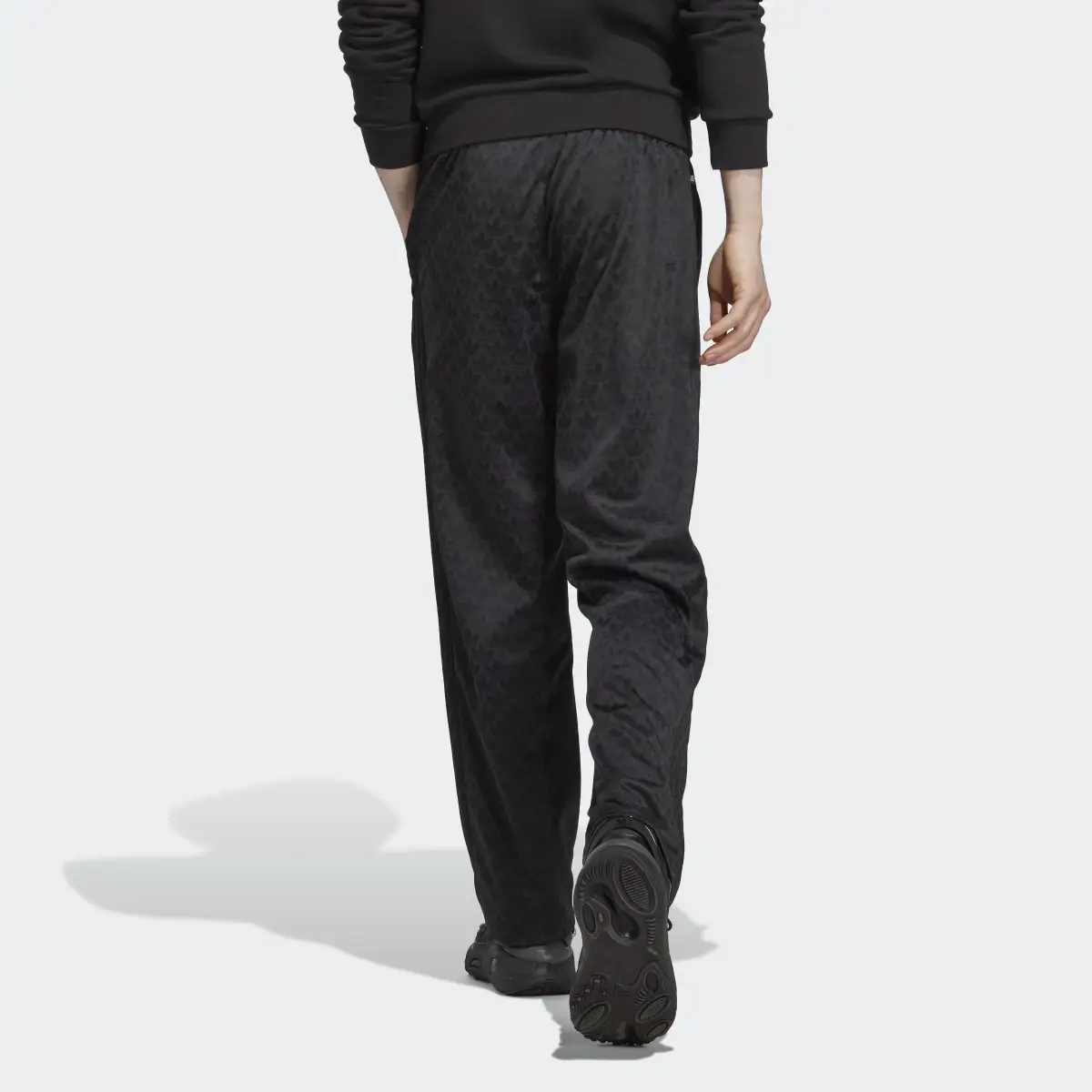 Adidas Pantalon de survêtement à motif monogramme. 2