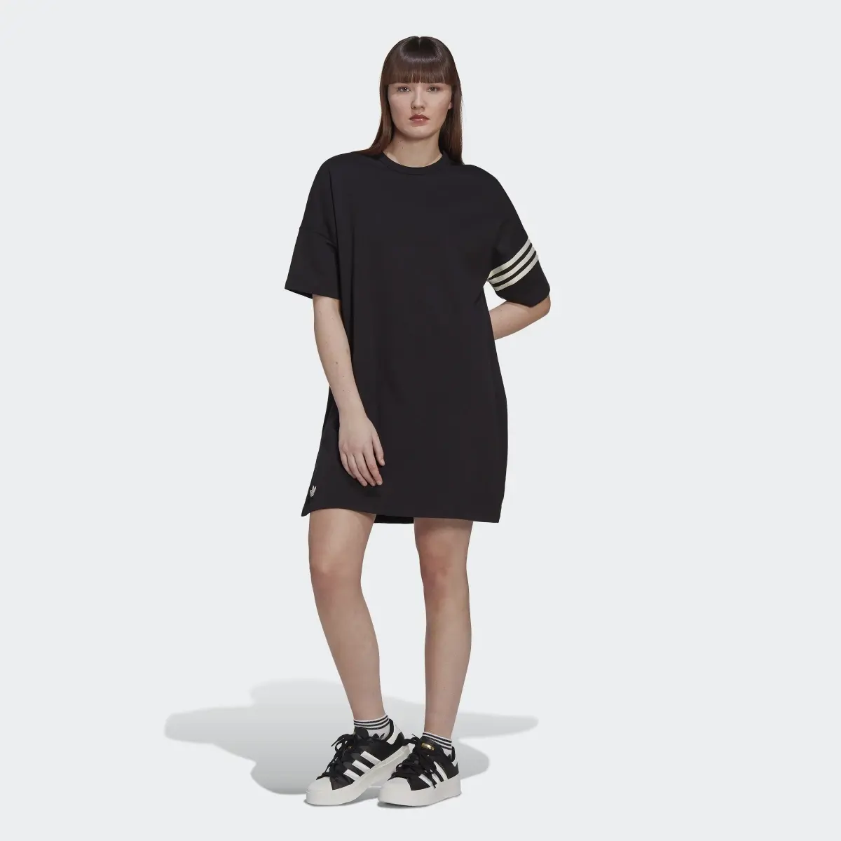 Adidas adicolor Neuclassics T-Shirt-Kleid. 2