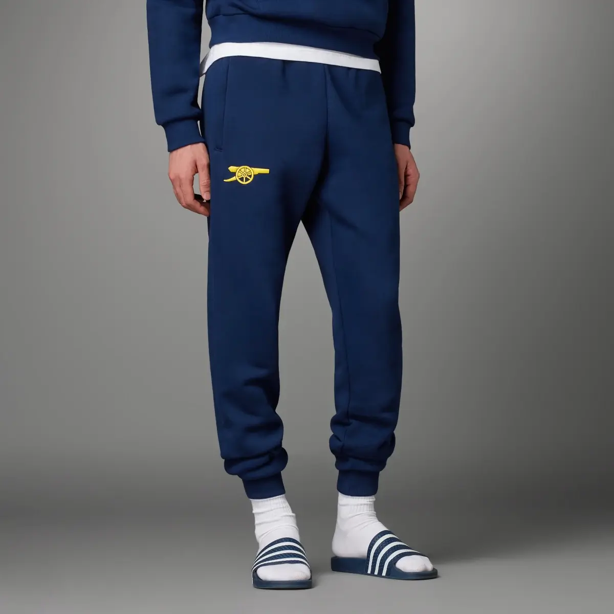 Adidas Arsenal Essentials Trefoil Pants. 1