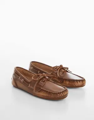 Leather boat shoes