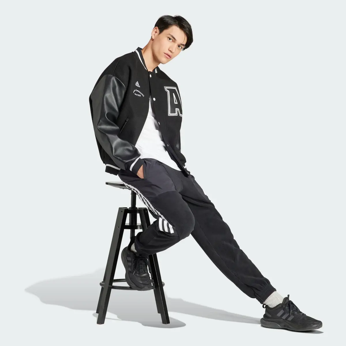 Adidas Collegiate Premium Jacke. 3