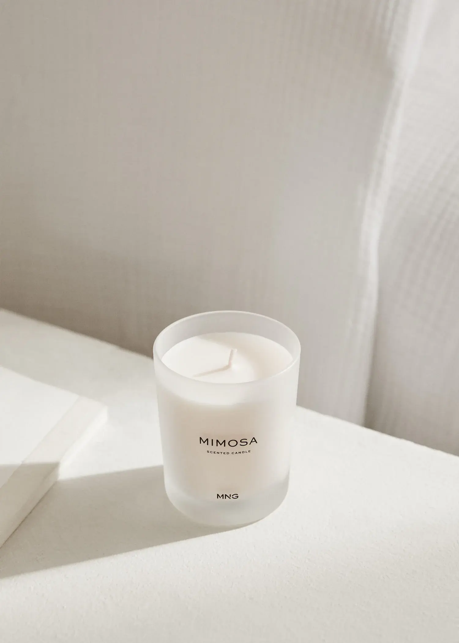 Mango Mimosa scented candle. 2