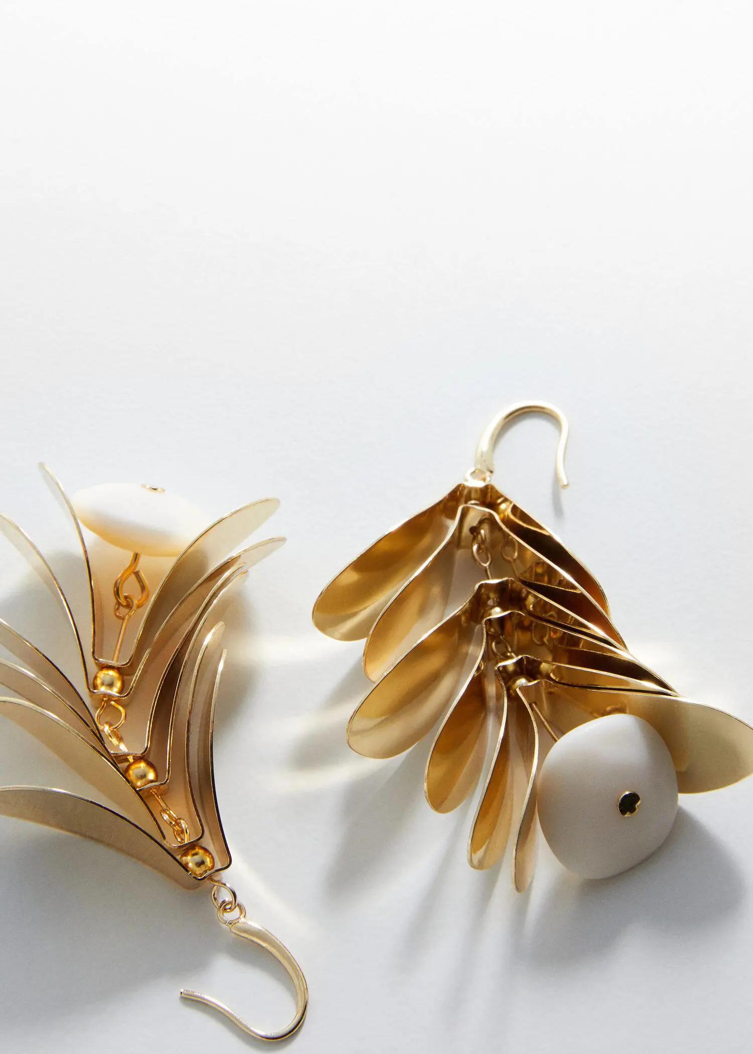 Mango Metallic-leaves earrings. 1