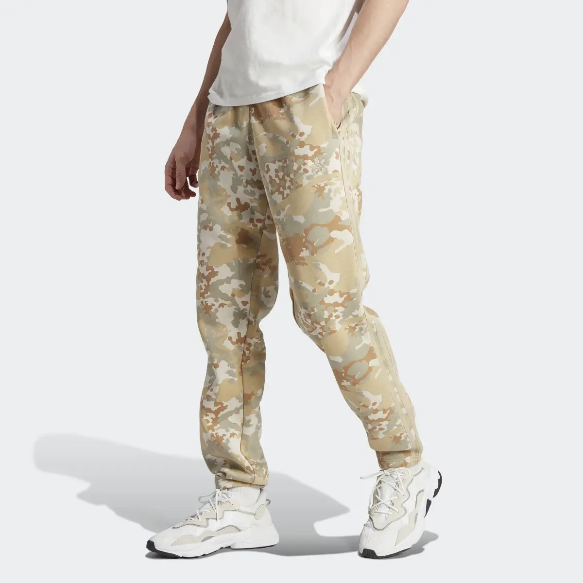 Adidas Graphics Camo Sweat Pants. 1