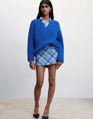 Chunky-knit V-neck sweater