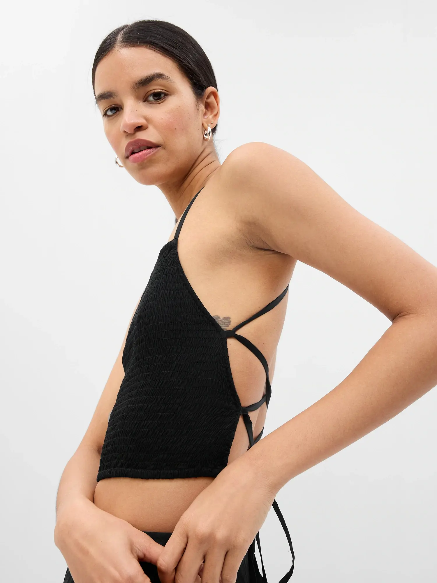 Gap Cropped Open-Back Top black. 1