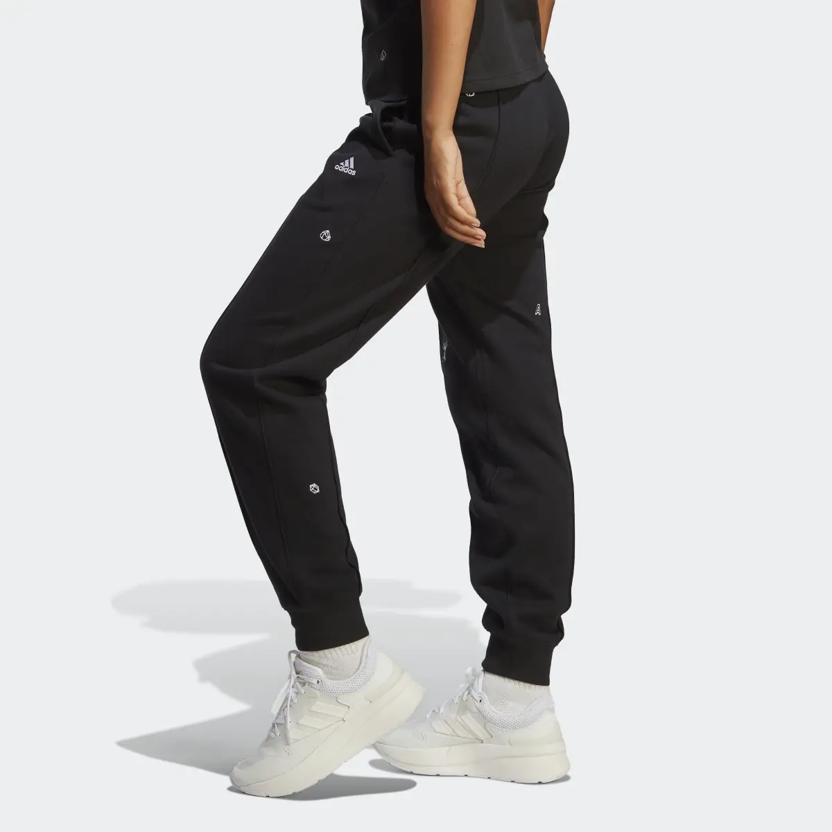 Adidas Pantalon sportswear avec graphismes inspirés de la lithothérapie. 2