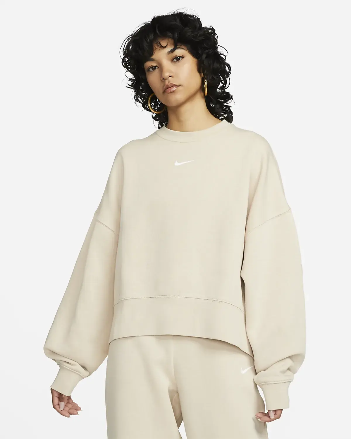 Nike Sportswear Collection Essentials. 1