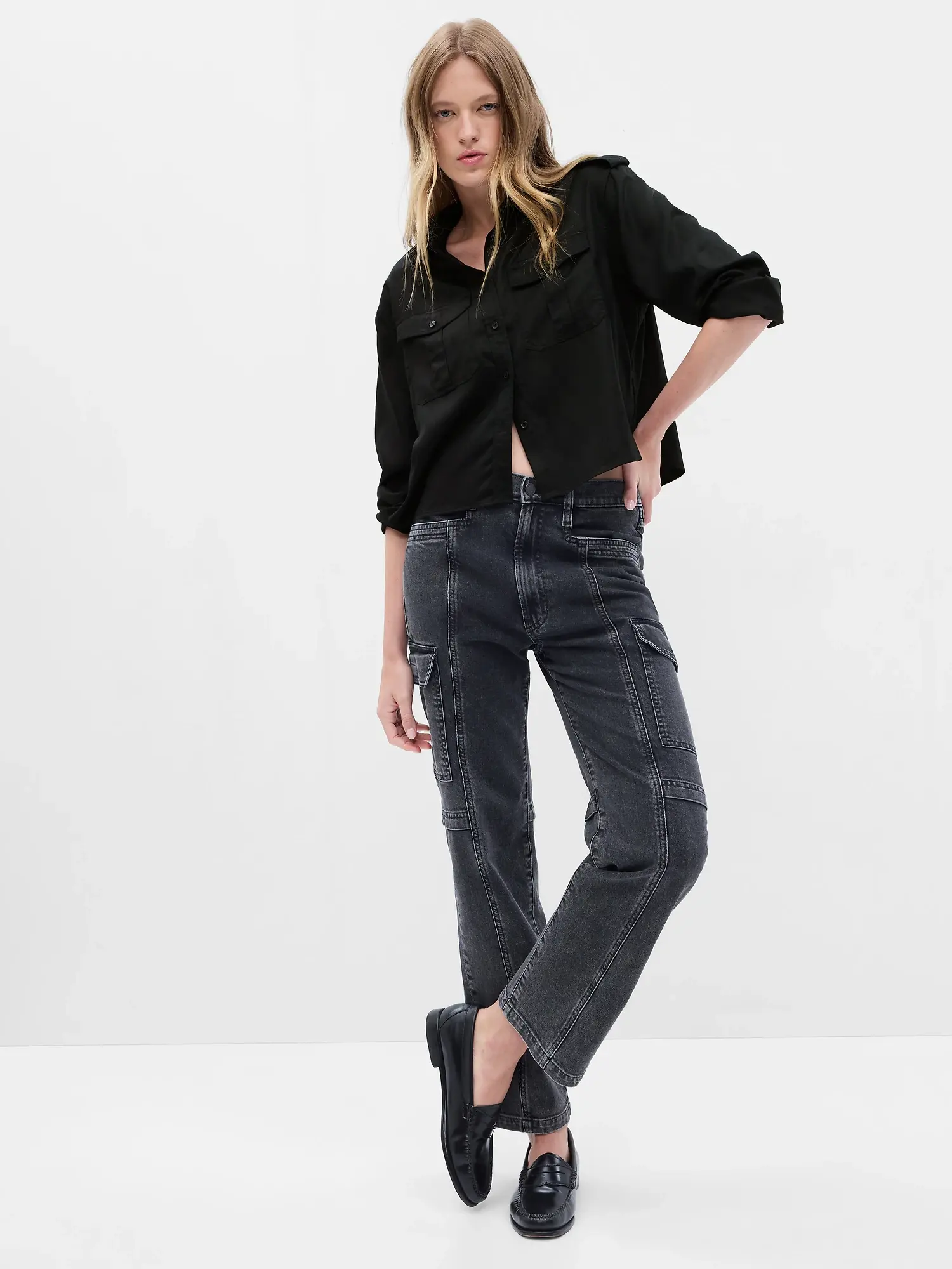 Gap Cropped Utility Shirt black. 1