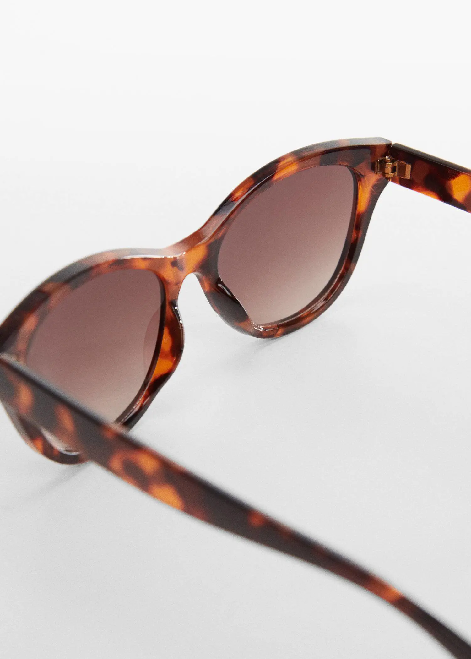 Mango Sonnenbrille mit Azetatfassung. 3