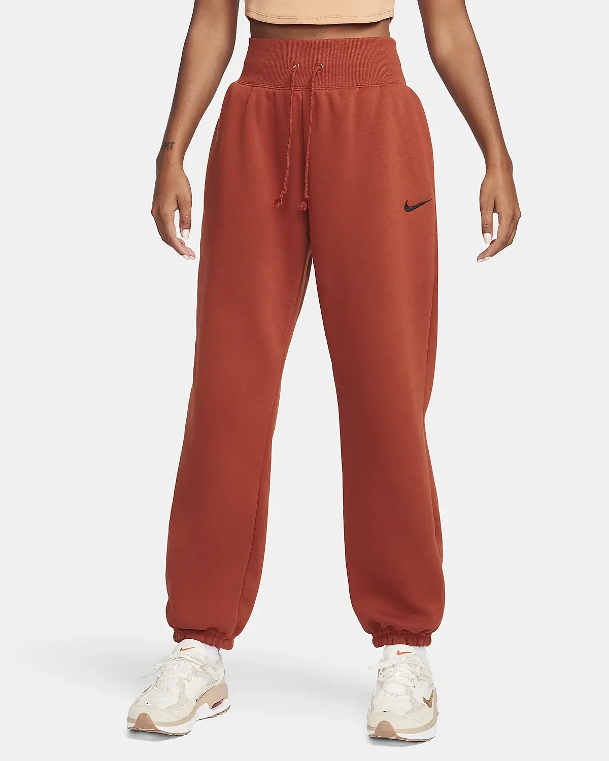 Nike Sportswear Phoenix Fleece. 1