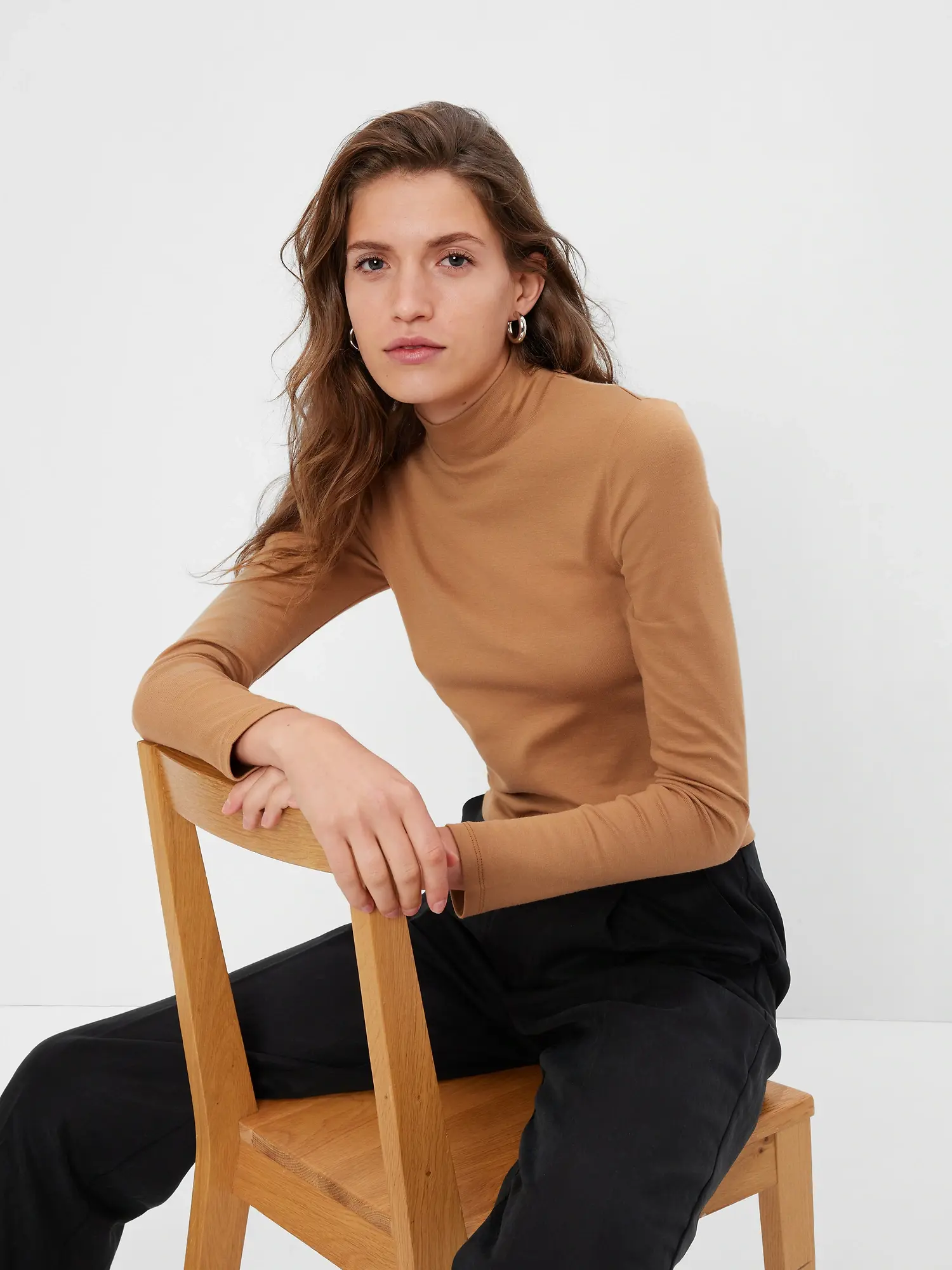 Gap Modern Cropped Mockneck Top brown. 1