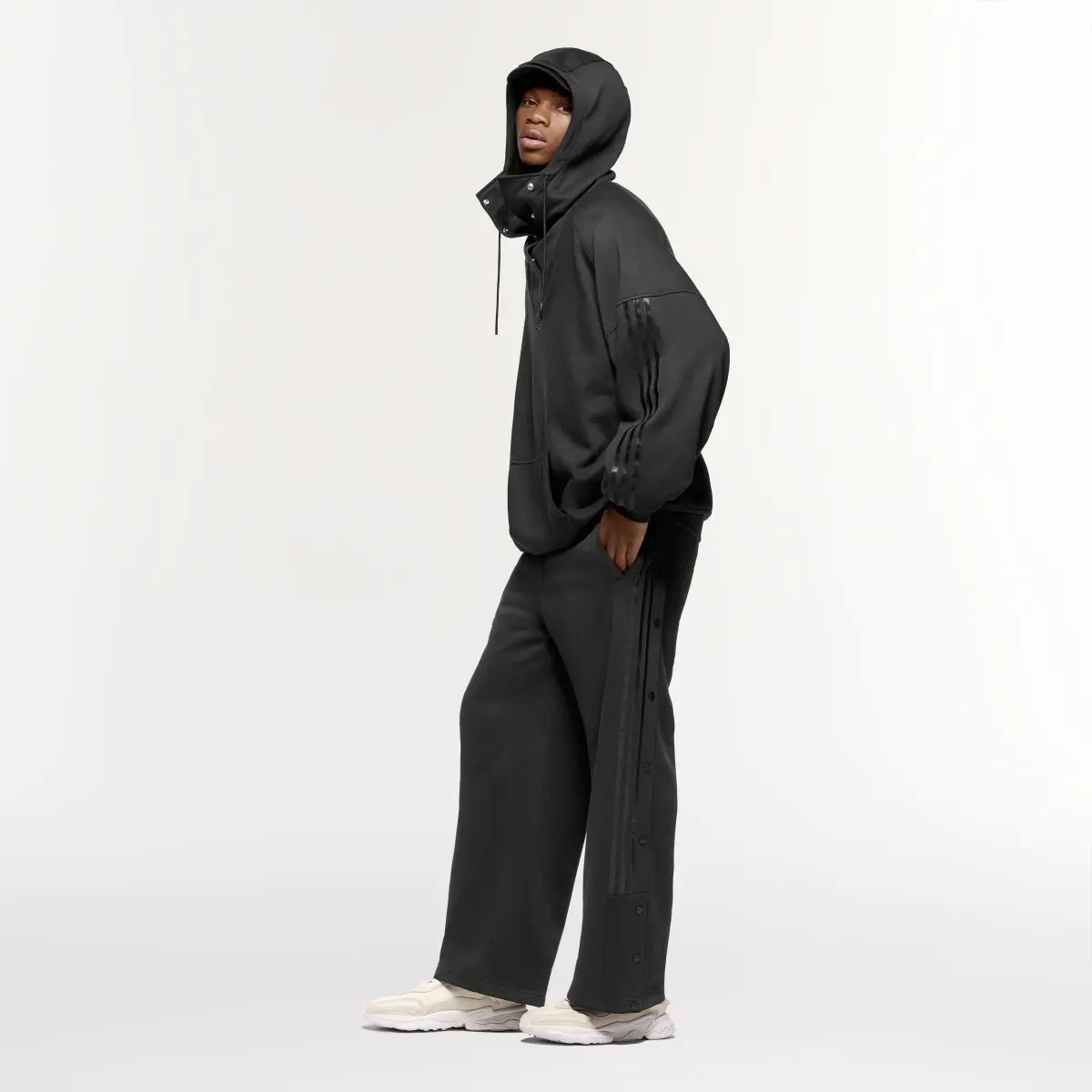 Adidas Snap-Neck Hoodie – Genderneutral. 2