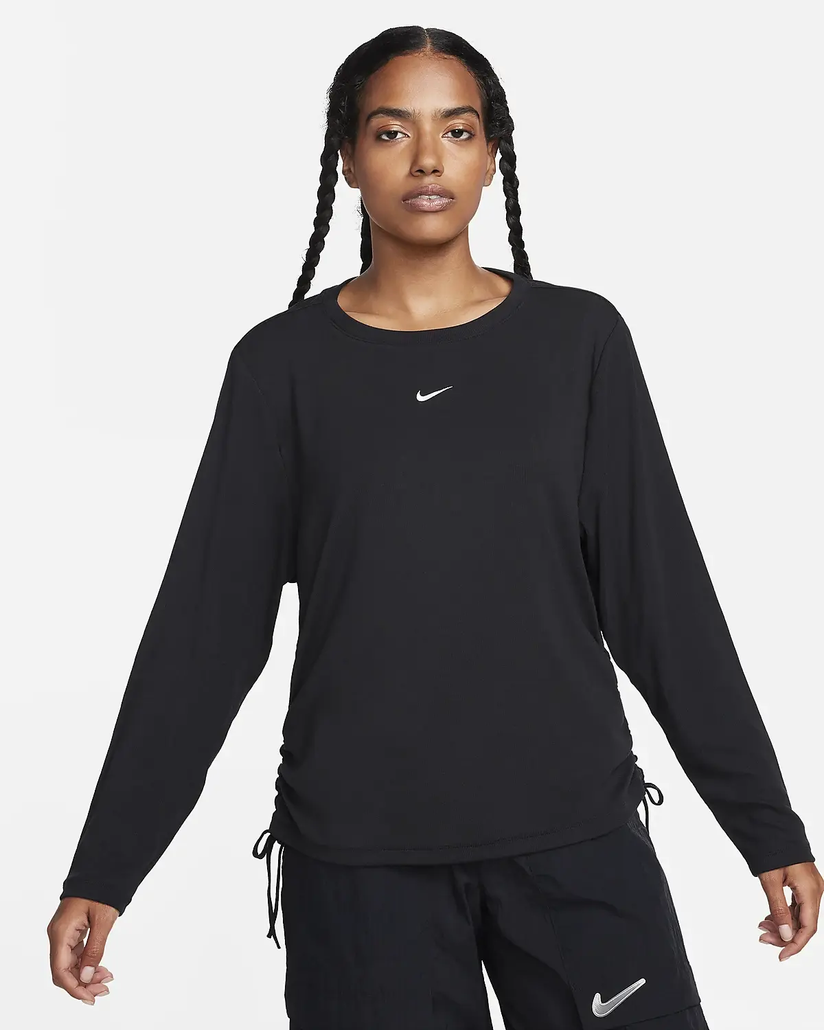 Nike Sportswear Essential. 1