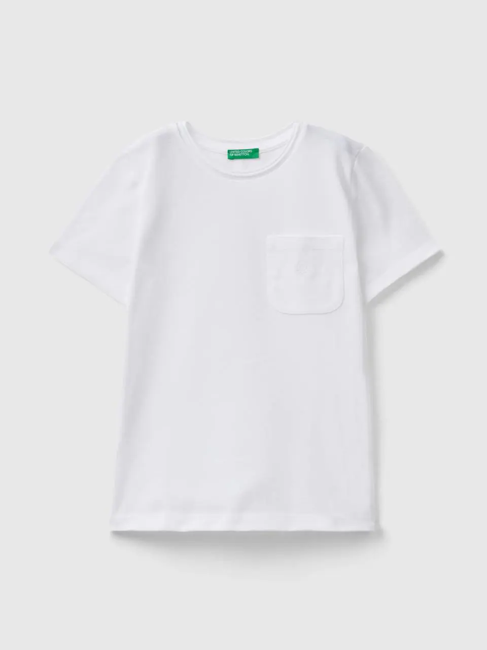 Benetton t-shirt with pocket. 1