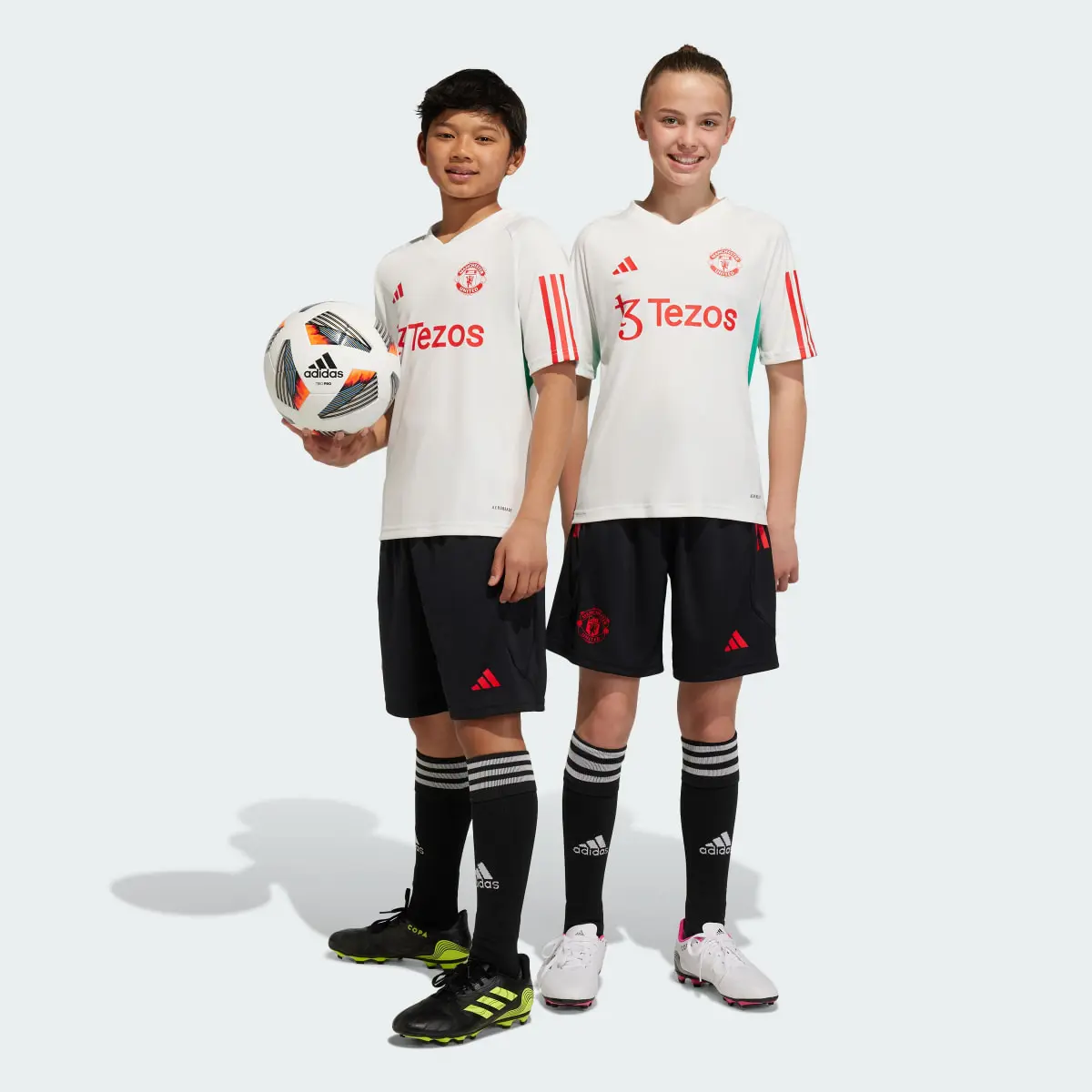 Adidas Short d'entraînement Manchester United Tiro 23 Enfants. 1