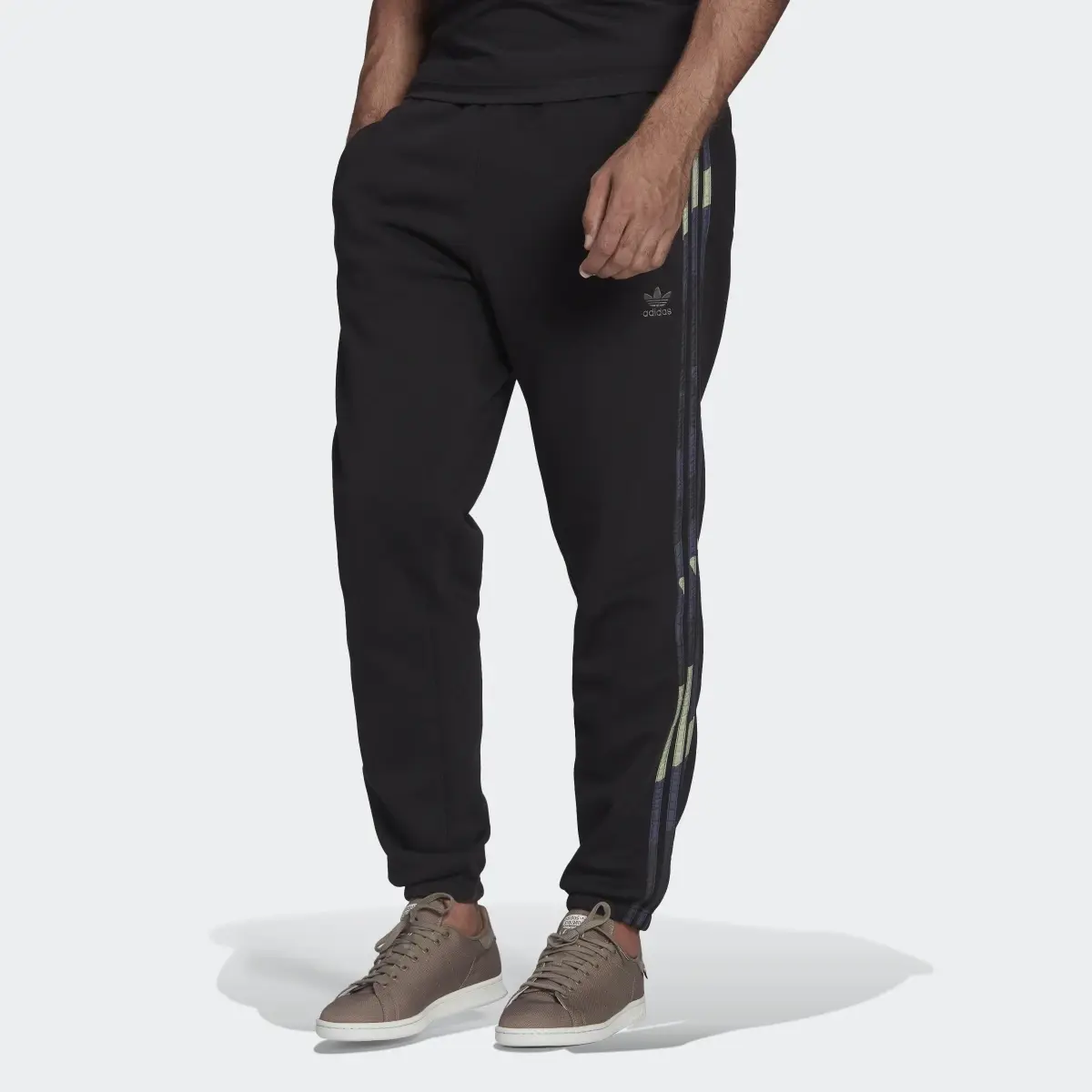 Adidas Graphics Camo Sweat Pants. 1