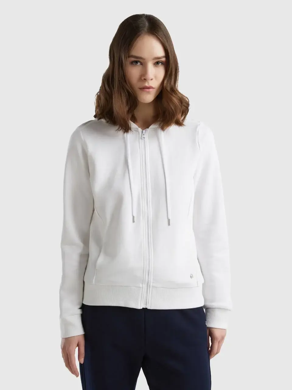 Benetton 100% cotton sweatshirt with zip and hood. 1