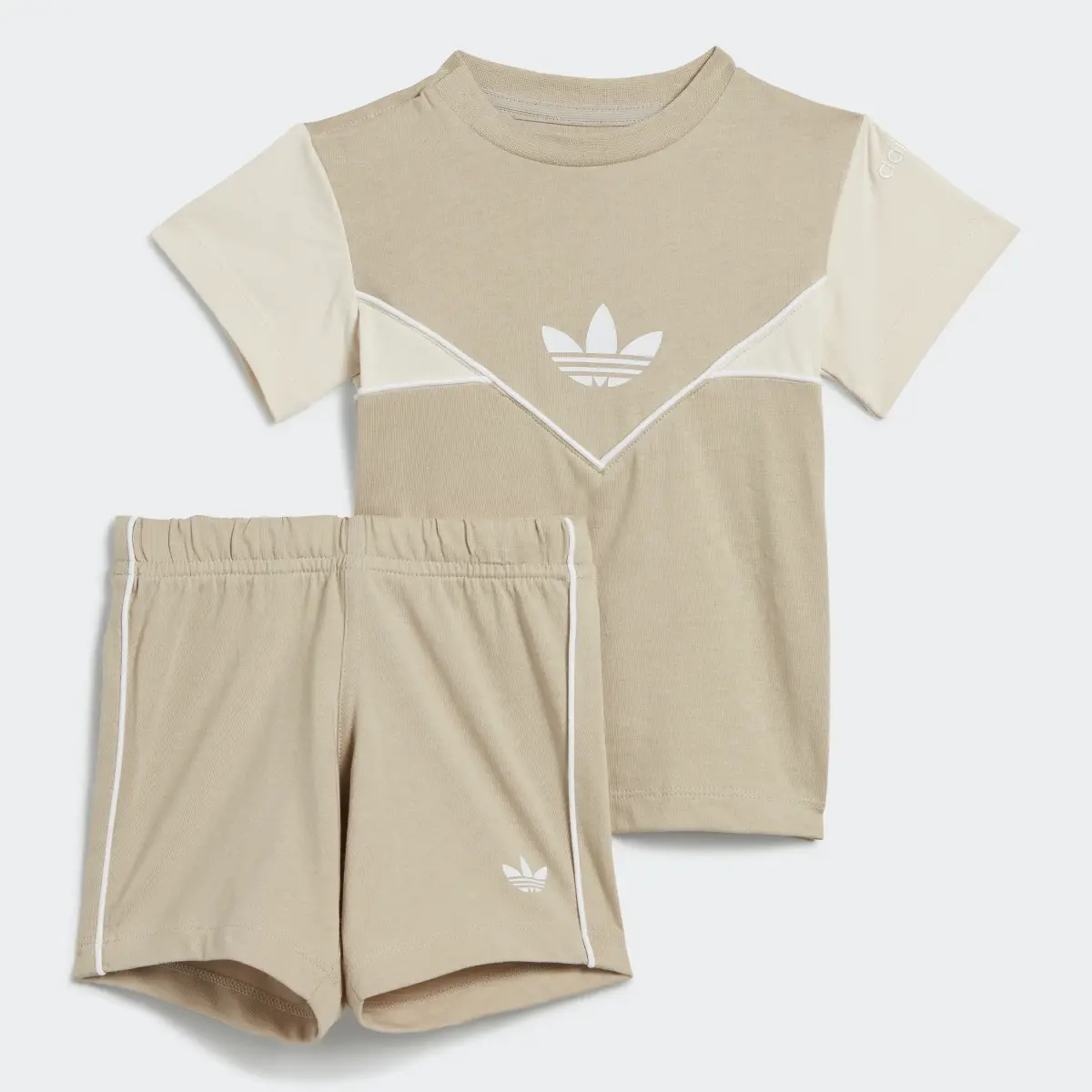 Adidas adicolor Shorts und T-Shirt Set. 1