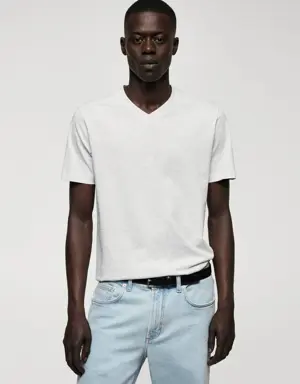 Basic cotton V-neck T-shirt