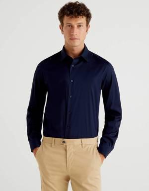 Solid color slim fit shirt