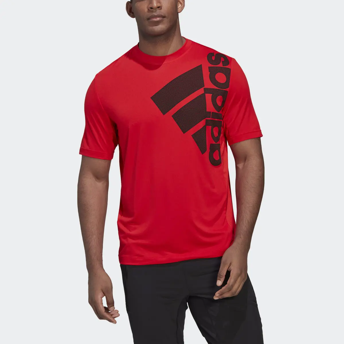 Adidas T-shirt de Treino Big Badge of Sport. 1