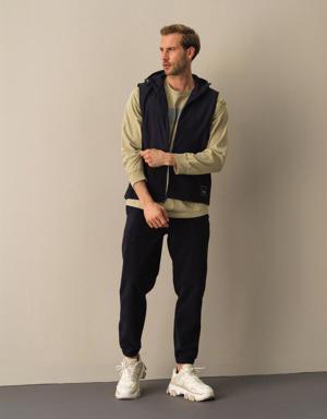 Kapüşonlu Regular Fit Garni Detaylı Polar Yelek