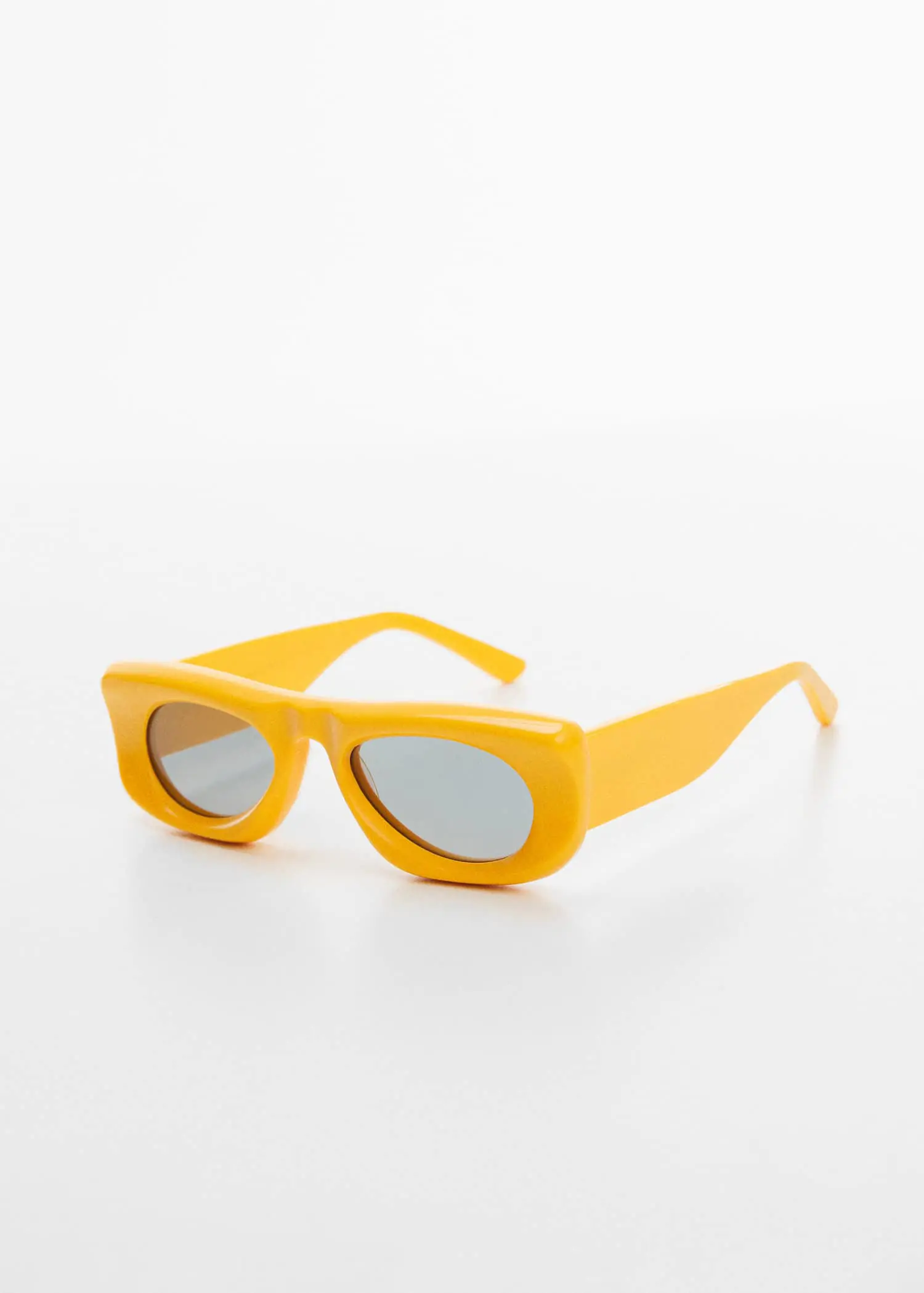 Mango Óculos de sol com armação grossa. 3