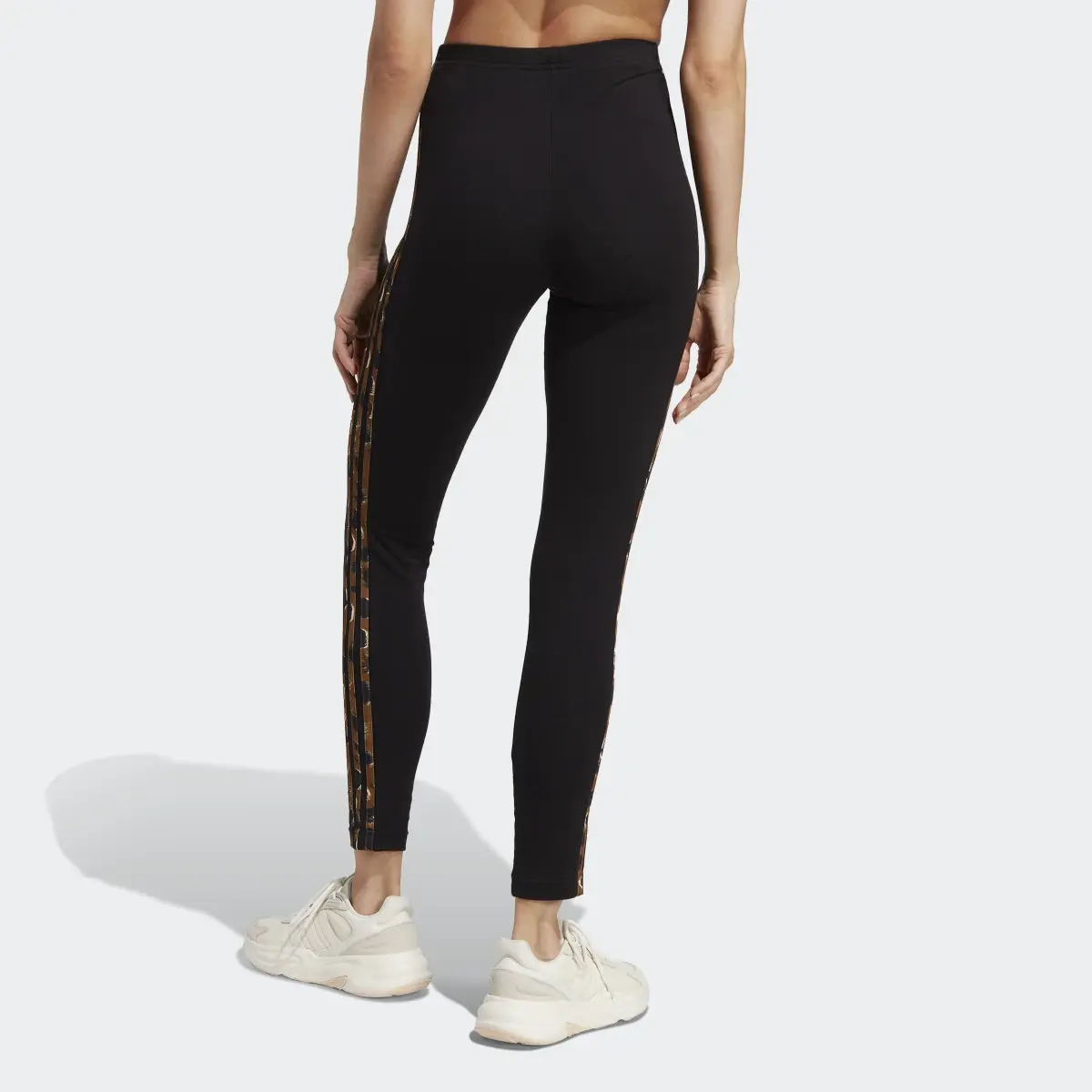 Adidas Legging à imprimé animal Essentials 3-Stripes. 2