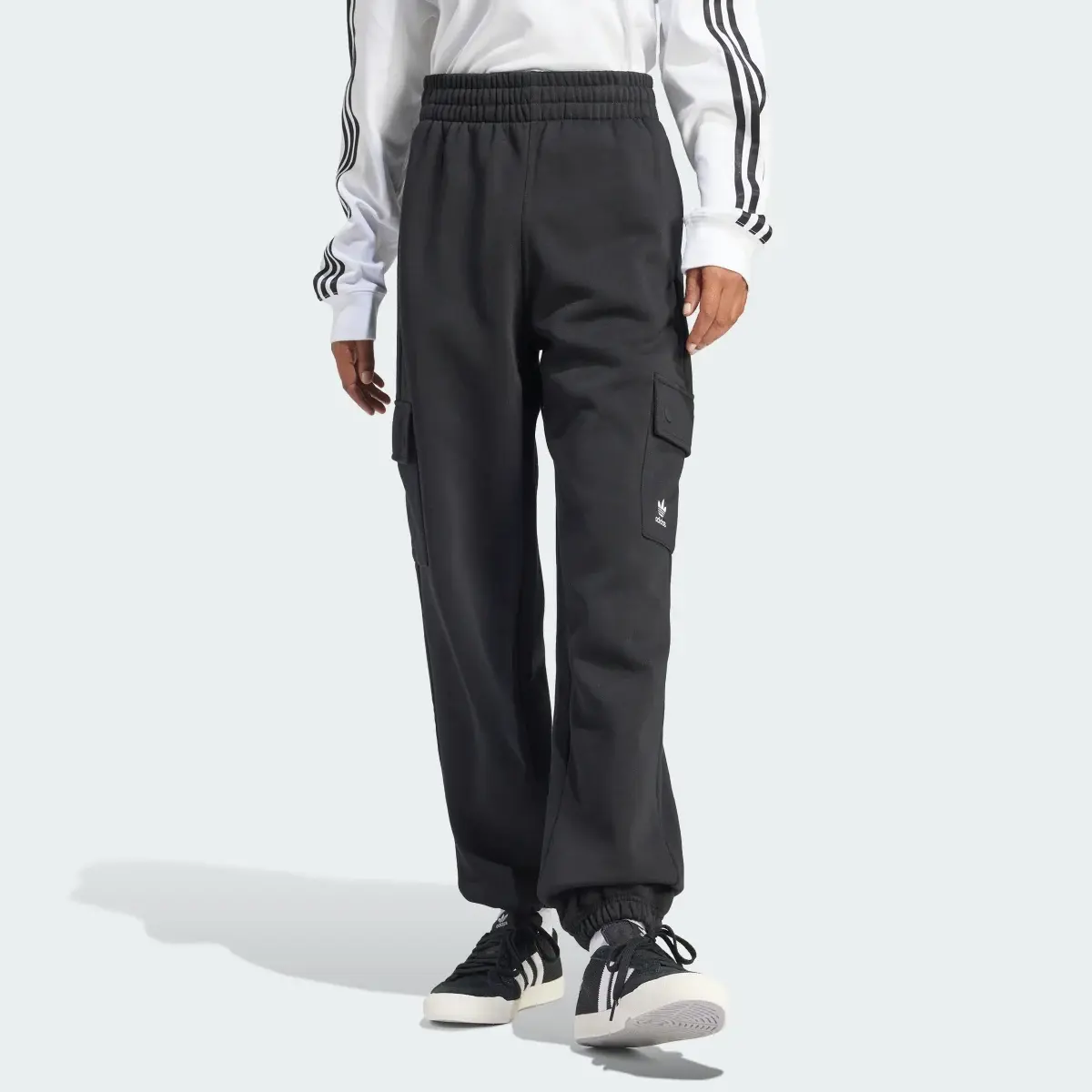 Adidas Pantaloni Essentials Fleece Cargo Jogger. 1