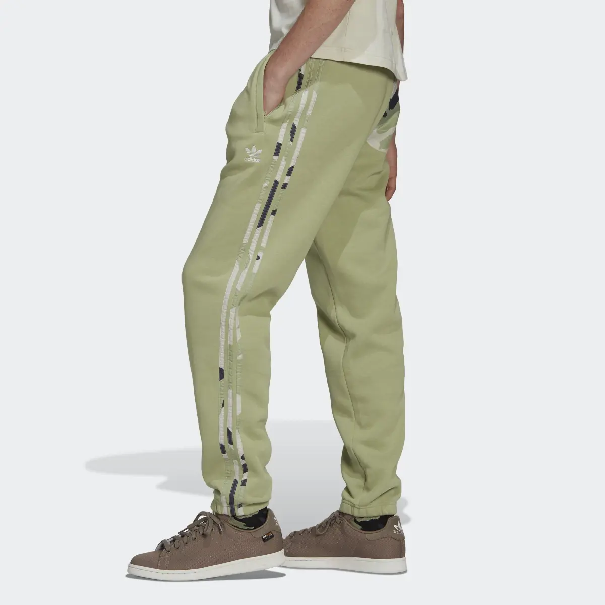 Adidas Graphics Camo Sweat Pants. 2