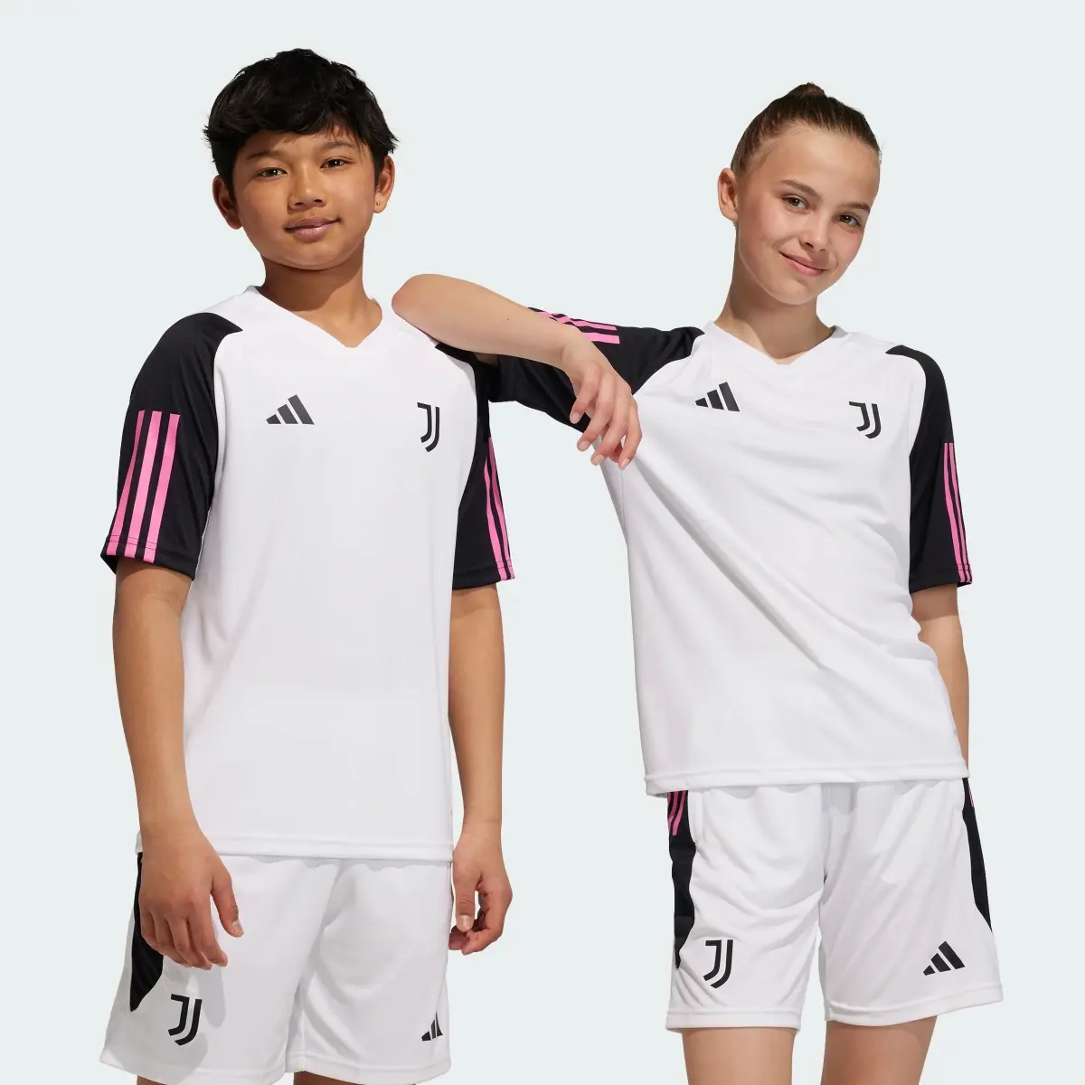 Adidas Juventus Turin Tiro 23 Kids Trainingstrikot. 1