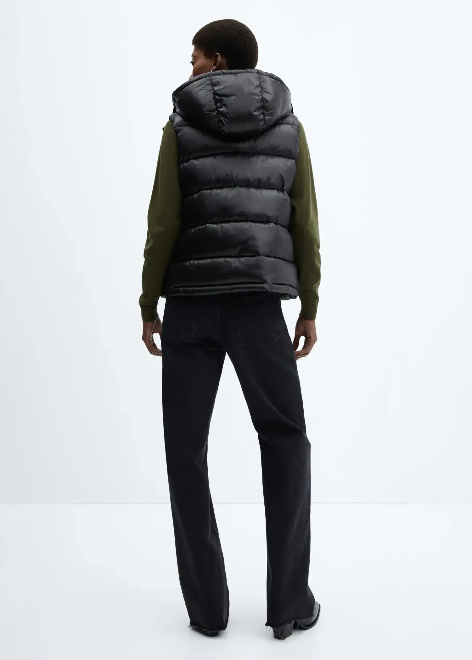 Mango Water-repellent quilted gilet with hood. 3