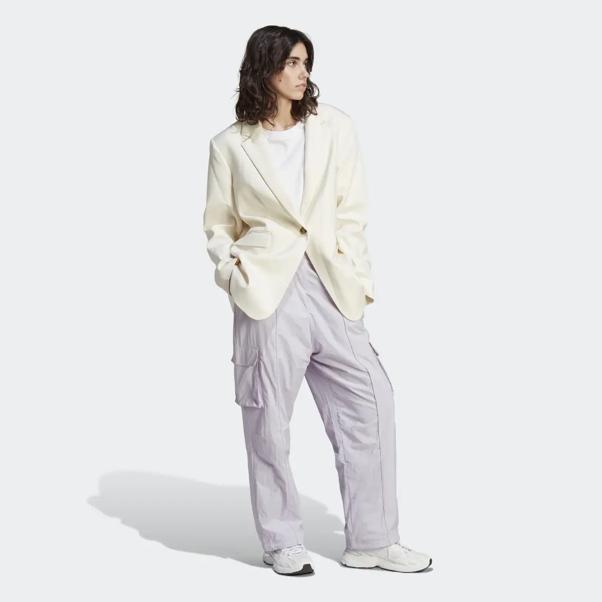 Adidas Pantalon cargo en nylon Premium Essentials. 3