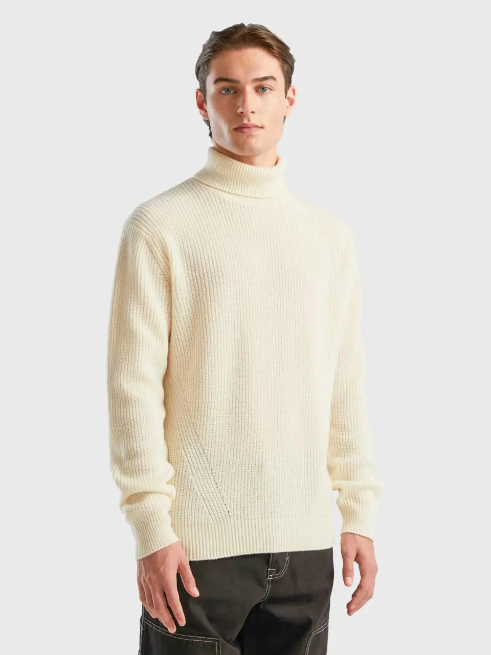 Benetton turtleneck in wool blend. 1