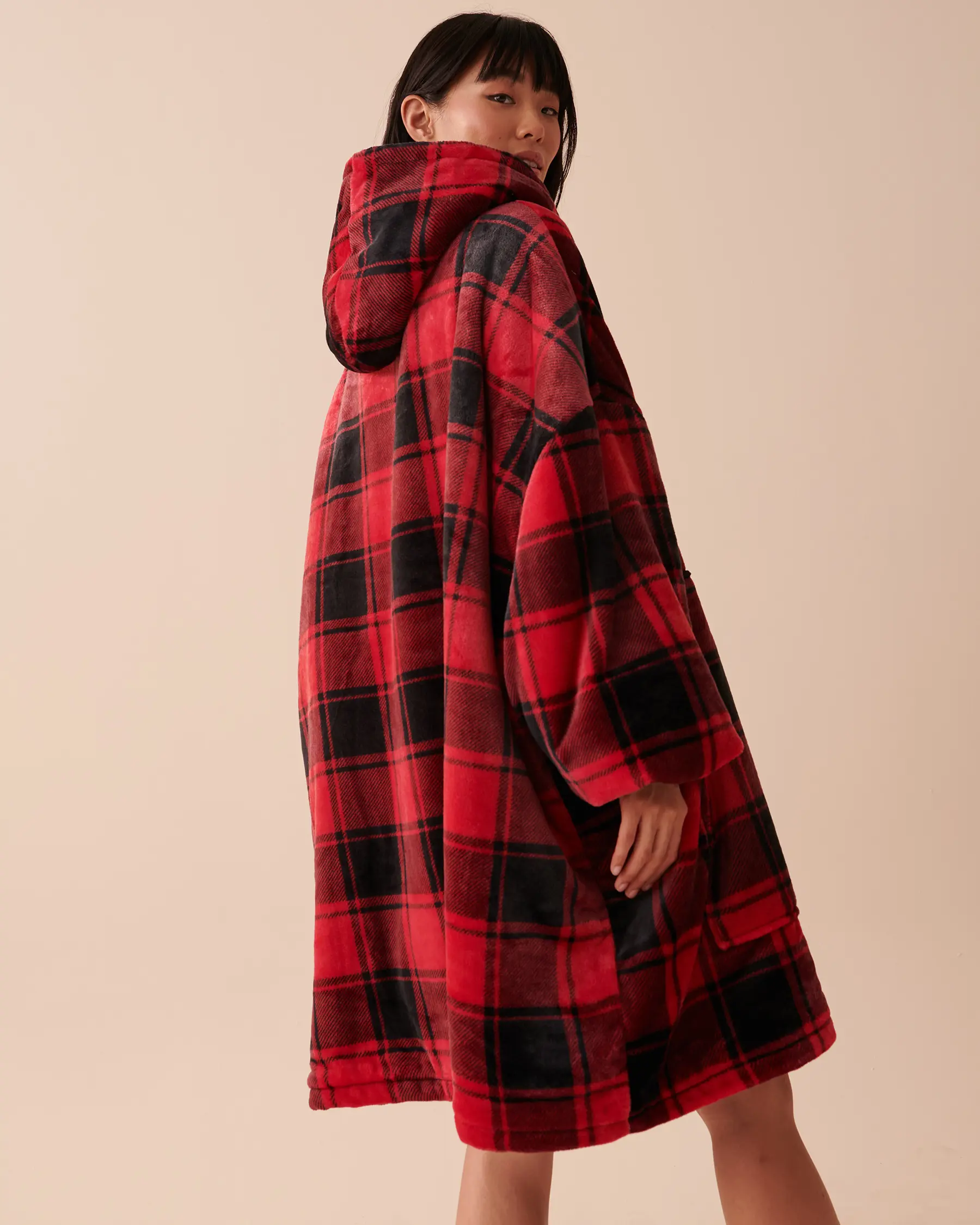 La Vie en Rose Buffalo Plaid Soft Plush Oversized Hoodie. 3