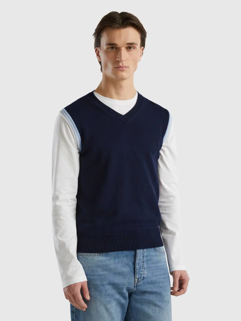 Benetton regular fit vest in 100% cotton. 1