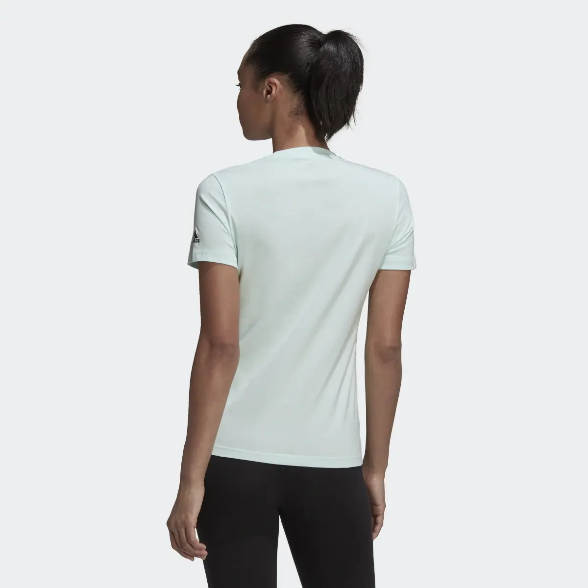 Adidas LOUNGEWEAR Essentials Slim Logo Tişört. 3