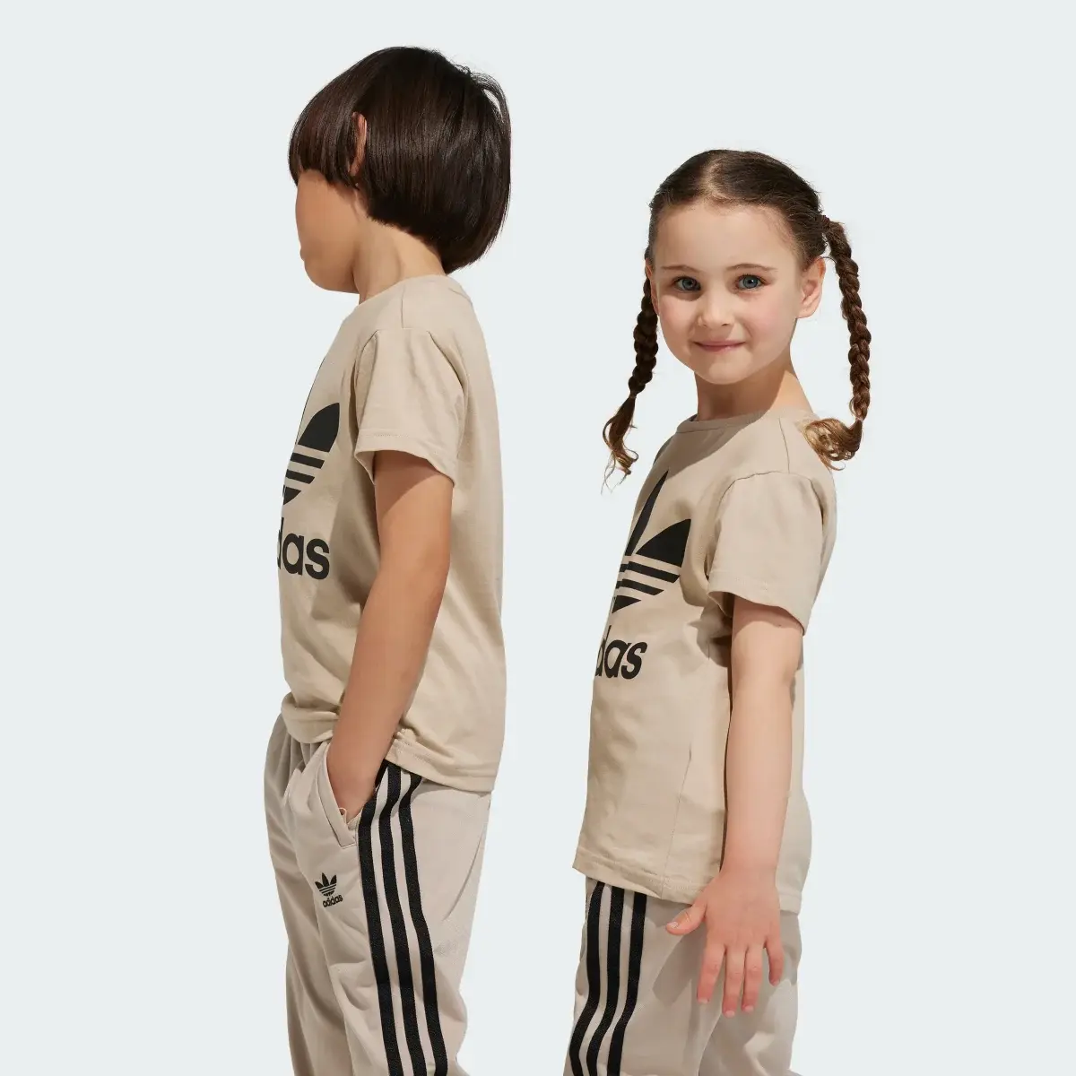 Adidas Adicolor Trefoil Tee. 2