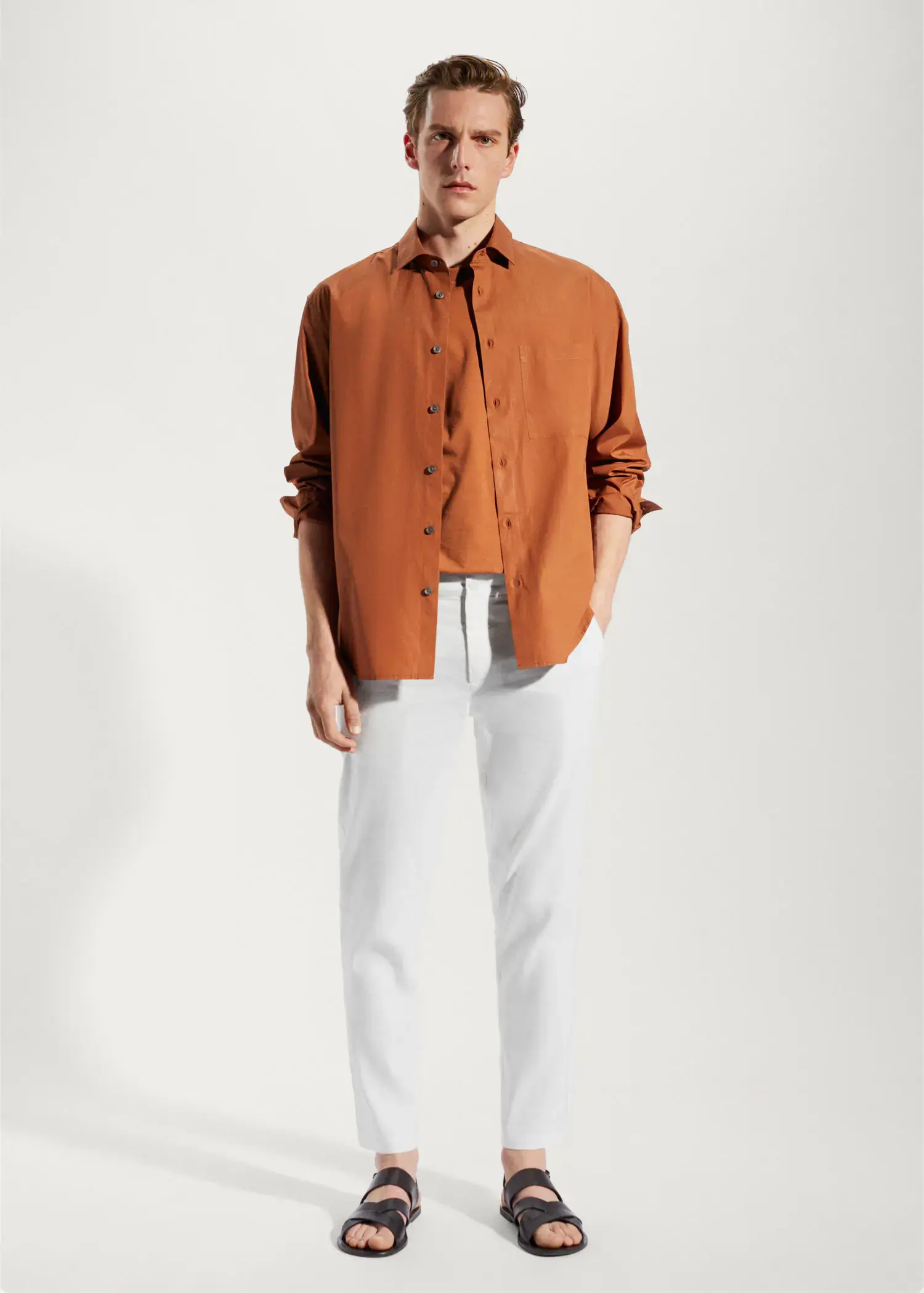 Mango Linen slim-fit trousers with inner drawstring. a man wearing a brown shirt and white pants. 